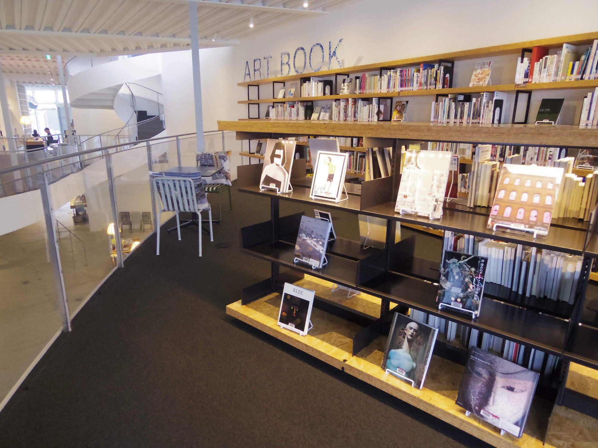 太田市美術館・図書館内観