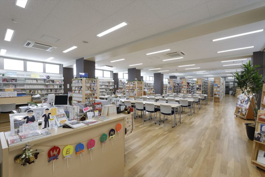 九州学院中学校・高等学校図書館,木製カウンター