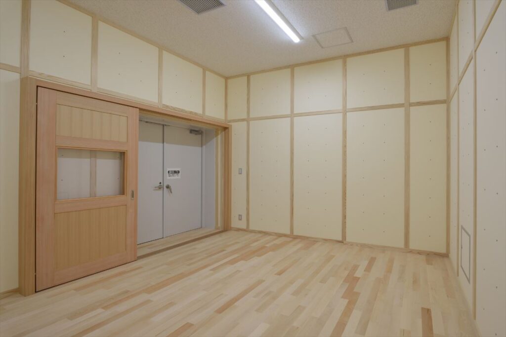 舞鶴引揚記念館,前室,木製建具