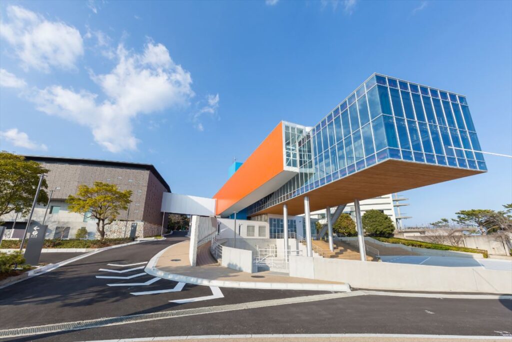 高知県立坂本龍馬記念館,本館,外観