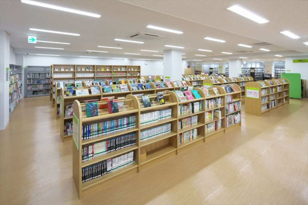 本庄市立図書館,木製書架,壁面スチール書架