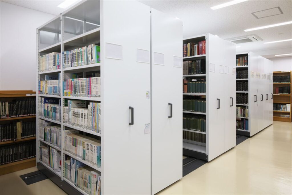 本庄市立図書館,手動式移動棚KSU,閉架書庫