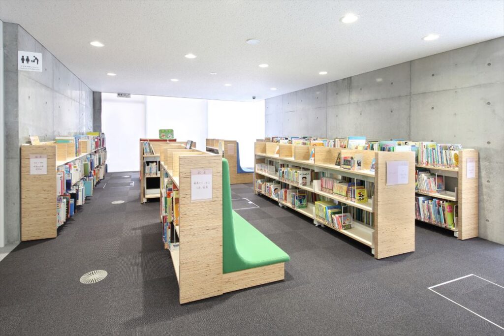 ナセBA市立米沢図書館,ライブラ書架LBA,LVL材側パネル