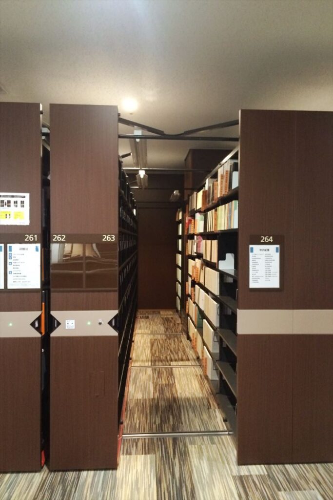 拓殖大学文京キャンパス図書館,電動式移動棚HPZS