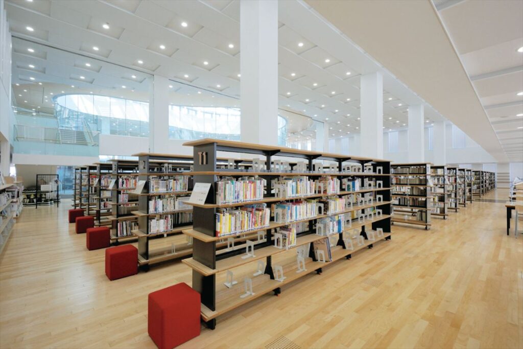 高崎市立中央図書館, 特注木金書架