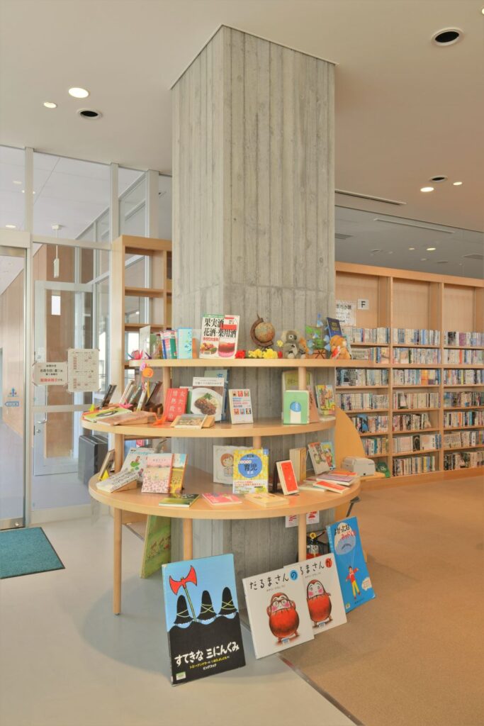 東広島市立安芸津図書館,展示架