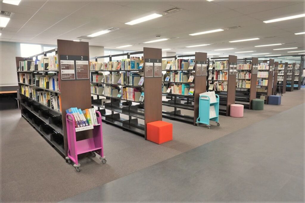 トヨタ紡織株式会社 猿投工場manaviya(技術資料室),スチール書架KBA（木製側板仕様）