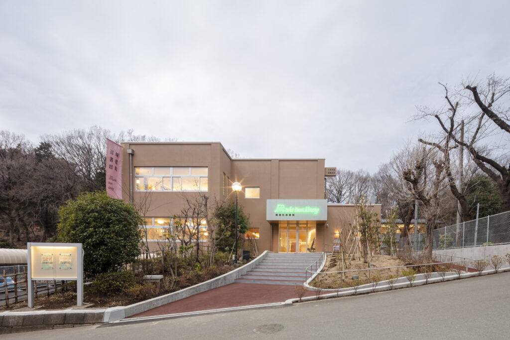 瑞穂町図書館3